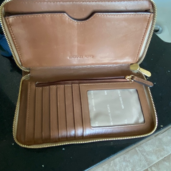 michael kors wallet - Picture 2 of 5